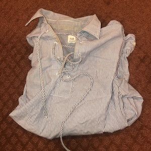 Cute collared shirt with adorable front pattern